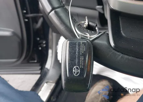 2022 Toyota Highlander Le z USA, uszkodzony, nr VIN 5TDBZRBH9NS596610